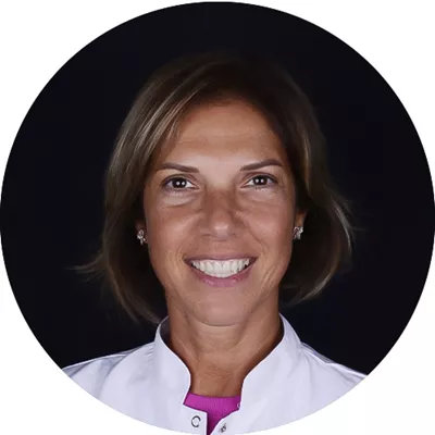 Dr. Aslı Yalçınkaya — Senior Aesthetic Dentist Istanbul