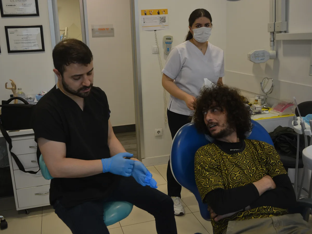 Permanent dental crown materials comparison — zirconia, Emax, and PFM at Citydent Istanbul