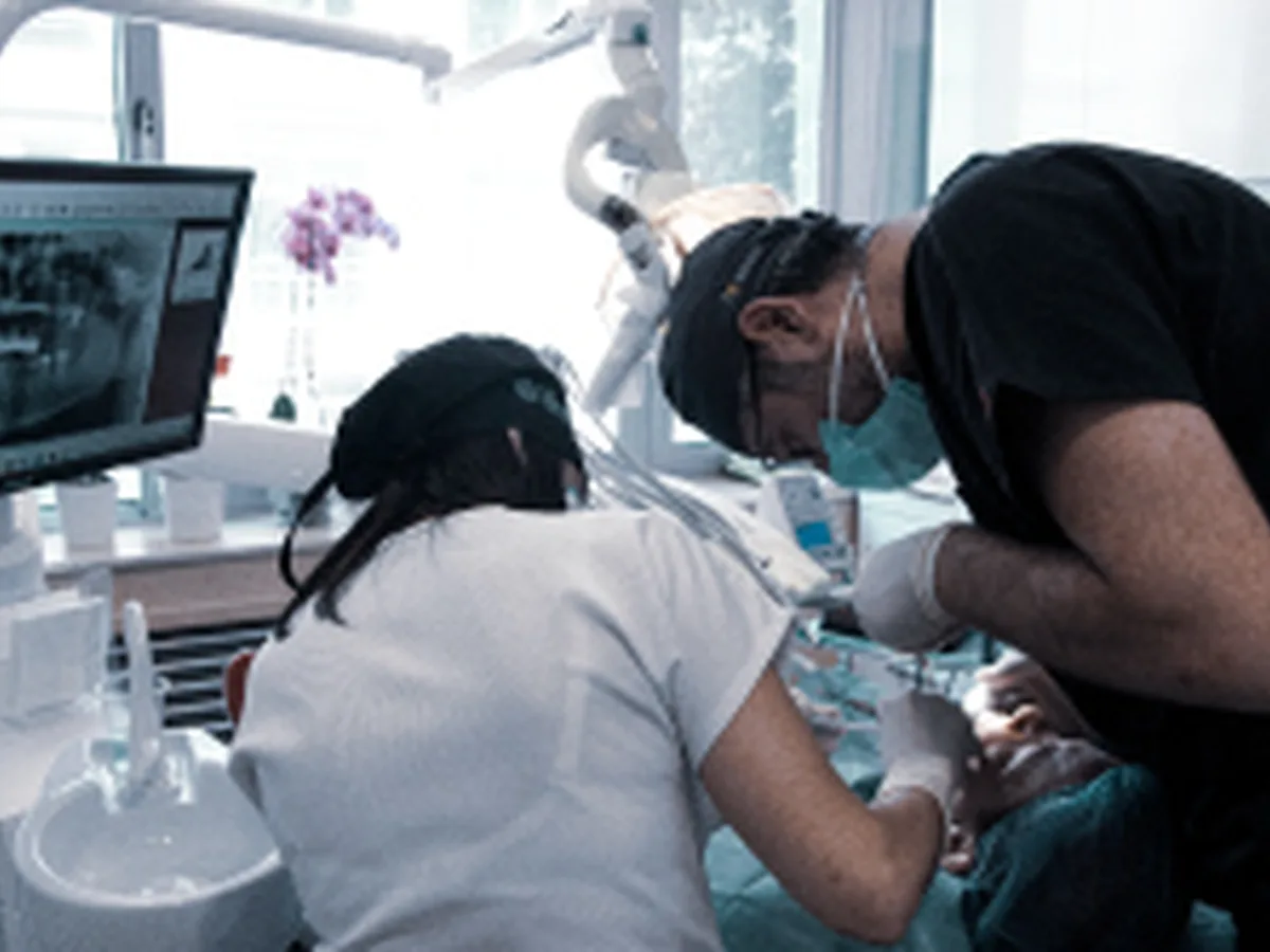 Tooth extraction procedure at Citydent Istanbul